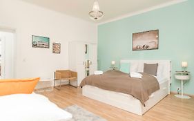 Spittelau Chillout Lounge Spacious Bright Contactless Selfcheckin